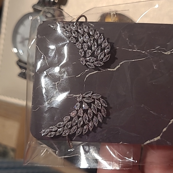 Angel Glam Earrings - Picture 7 of 9